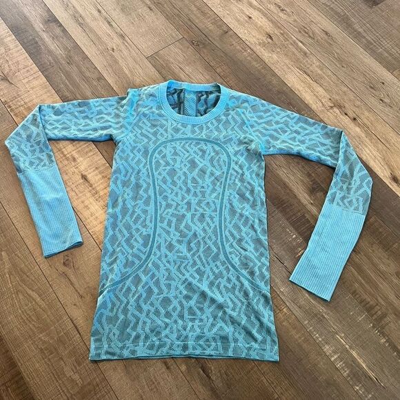 LULULEMON Run Swiftly Tech Long
Sleeve Shirt Seawheeze Blue Print 6 RARE - Picture 1 of 5